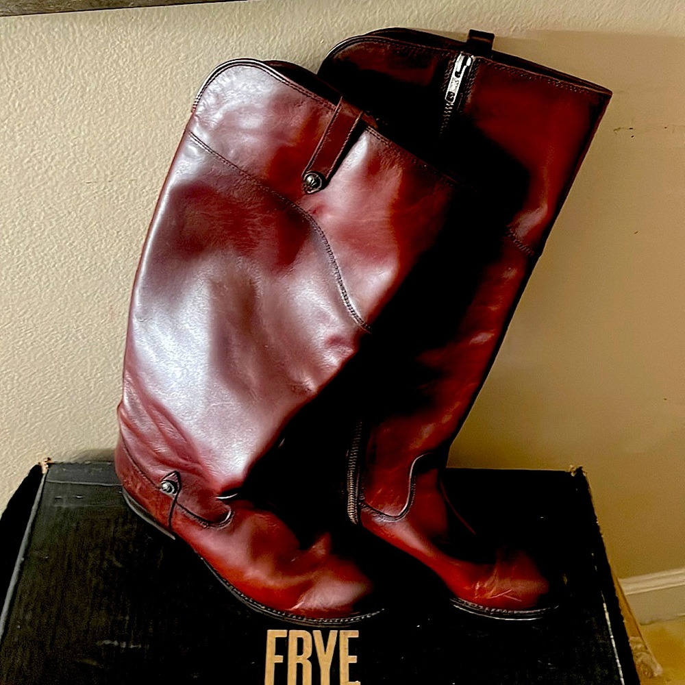 Size 8.5 Frye boots